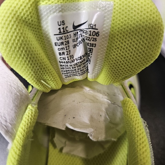 NWT Nike Kids Cosmic Runner Sneakers Size 11C White Yellow Low Top Slip On - Picture 7 of 8